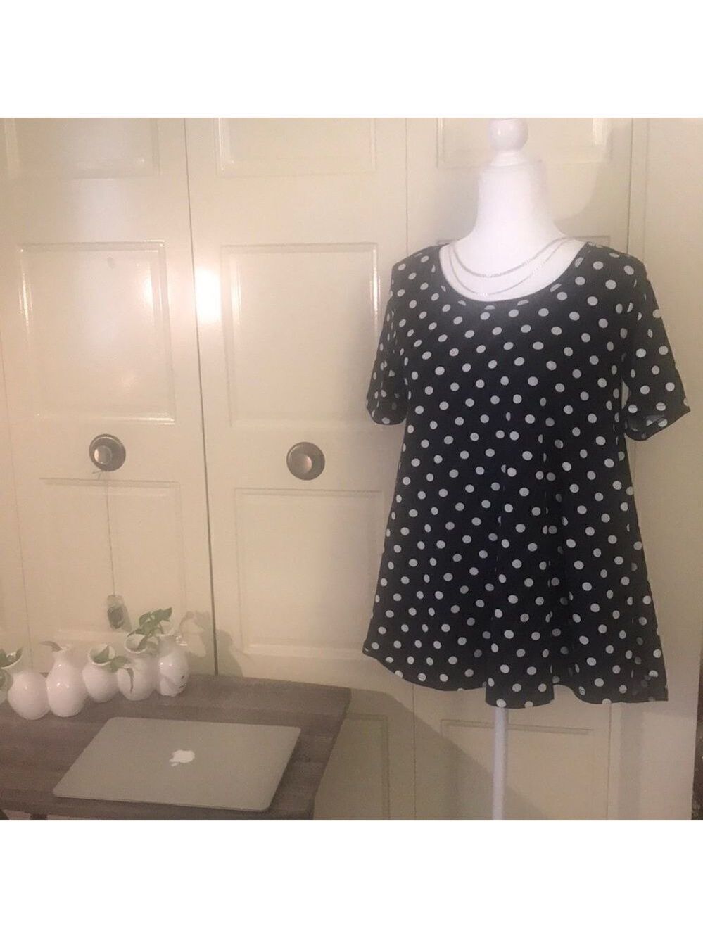 LULAROE SHORT SLEVE POLKA DOT FLARE SHIRT-XS